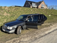 Bild des Angebotes Mercedes-Benz E 260 original langverion nur 1006 Fahrzeuge als benzine