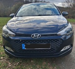 Bild des Angebotes Hyundai i20 i20 1.2 Trend Einparkhilfe, Sitzheizung, Klimaanlage, Lenkradheizung, unfallfrei, CD-Player, 8 fach bereift Alufelgen