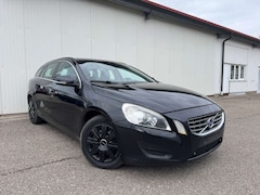 Bild des Angebotes Volvo V60 Kombi D4 Momentum *AHK*NAVI*BI-XENON*PDC*