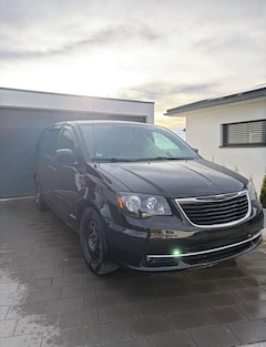 Bild des Angebotes Chrysler Town & Country 3.6 V6/LEDER/KLIMAA/7-SITZ/DVD/AUT/BLACK EDITION