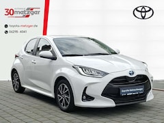 Bild des Angebotes Toyota Yaris 1.5 Hybrid Team D + Navi +Digitales Cockpit +Apple
