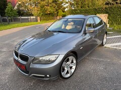 Bild des Angebotes BMW 325 d Limousine/ Leder/Navi/Glasdach/Xenon