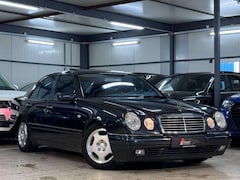 Bild des Angebotes Mercedes-Benz E 240 AVANTGARDE MEMORY*SCHIEBEDACH*ROLLO*1.Hand