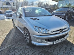 Bild des Angebotes Peugeot 206 1,6 16 V  CC 110 "Quiksilver" Klimaaut.Nebel Allwe