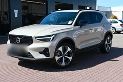 Bild des Angebotes Volvo XC40 B4 DKG Plus Dark*FSHZG*360°*ACC*Allwetter
