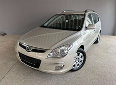 Bild des Angebotes Hyundai i30 CW 1.6 Comfort/1.Hand/Klima/Navi/PDC/TÜV Neu