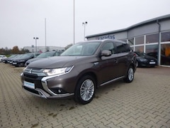 Bild des Angebotes Mitsubishi Outlander 2,4 Plug-in-Hybri d 4x4/AUT/SHZ/KAM