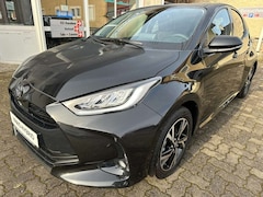 Bild des Angebotes Toyota Yaris Hybrid Team Deutschland + Comfort Paket