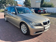 Bild des Angebotes BMW 318 i Touring+AUTOMATIK+SITZHEIZUNG