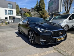 Infiniti Q30 2.0/AWD/Q30S/360°/Pano/Alcantara