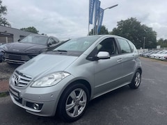 Mercedes-Benz A 180 AVANTGARDE/2.HD/KLIMA/T.LEDER/SHZ/ALU/AHK/SER.-N