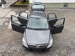 Bild des Angebotes Hyundai i30 1.6 CRDi Lim. Classic**EURO 4**KLIMA**AHK**