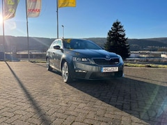 Bild des Angebotes Skoda Octavia Octavia Combi 2.0 TDI (Green tec) DSG RS