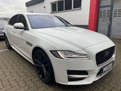 Bild des Angebotes Jaguar XF 30d 300PS R-Sport Aut.*HEAD-UP*DIGITALTACHO