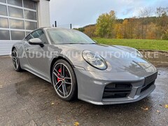 Bild des Angebotes Porsche 992 .2 S Coupé ° GRAU / ROT ° SPORT DESIGN ° VOLL