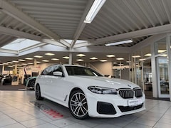 Bild des Angebotes BMW 530 d xDrive M Sportpaket AUT./LED/HUD/CAM/AHK