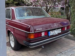 Bild des Angebotes Mercedes-Benz 200 W123