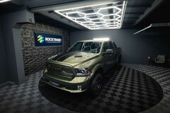Bild des Angebotes Dodge RAM 5.7 V8 HEMI 4x4 OFFROAD ARMY Night-Paket 19%