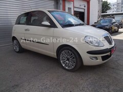 Bild des Angebotes Lancia Ypsilon 1.2 16V Oro mit Navi und Tüv neu!