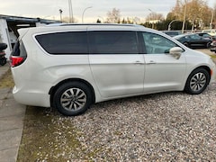 Bild des Angebotes Chrysler Pacifica Chrysler Pacifica 3,2 V6 Hybrid unfallfrei SALE!