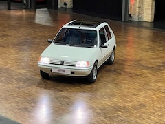 Peugeot 205 205 Green