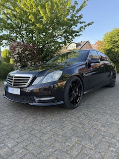 Bild des Angebotes Mercedes-Benz E 500 4Matic BlueEFFICIENCY 7G-TRONIC Avantgarde