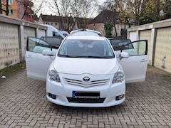 Toyota Corolla Verso 2.2 D-CAT DPF Executive