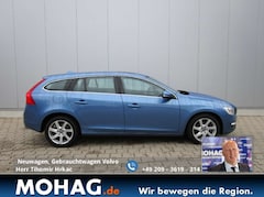 Bild des Angebotes Volvo V60 MOMENTUM SITZHEIZUNG PARKSENSORIK SCHIEBEDACH 6 GA