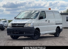Bild des Angebotes Toyota Hiace 2.5 D-4D 4WD 4x4 3Sitze AHK Sitzhzg Stdhzg