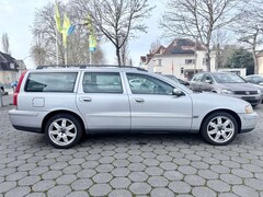 Bild des Angebotes Volvo V70 Kombi 2.4 Kinetic *AHK+Leder+Spaceball+PDC*