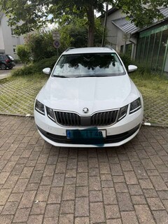 Bild des Angebotes Skoda Octavia Combi 1.6 TDI DSG Drive
