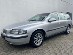 Bild des Angebotes Volvo V70 2.4 Comfort Klima/CD/Teil-Leder/LM+M&S/TÜV NEU