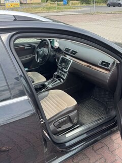 Bild des Angebotes VW Passat Variant 2.0 TDI SCR DSG (BlueM. Tech) Highline