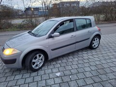Bild des Angebotes Renault Megane Automatik,Benzin 2,0 Ltr. beim Kauf  TÜV  neu