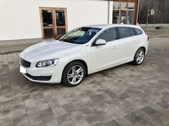 Bild des Angebotes Volvo V60 V60 Hybrid D6 Twin Engine Geartronic Momentum