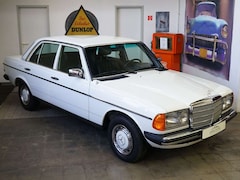 Bild des Angebotes Mercedes-Benz 300 W123 original 19.980km mit Klimaanlage und H-Kennz