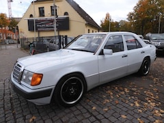 Mercedes-Benz 200 E Lim.*AUT.*KLIMA*TEMPOMAT*KAMERA*OLDTIMER*