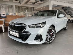 Bild des Angebotes BMW 550 e xDrive M SportpaketPro/AHK/Panorama/IconicGlow