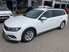 Bild des Angebotes VW Passat Conceptline Navi Soundsystem LED Dyn. Kurvenlicht