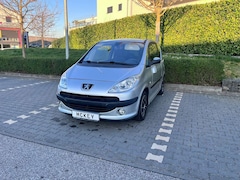 Bild des Angebotes Peugeot 1007 Automatik. Neue Reifen. Neuer Service.