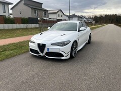 Bild des Angebotes Alfa Romeo Giulia 2.9 V6 Bi-Turbo AT8 Quadrifoglio