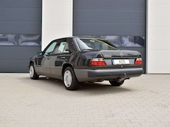 Mercedes-Benz E 300 D Automatik W124 mit Oldtimer-Gutachten/AHK