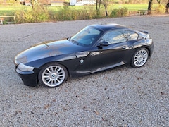 BMW Z4 BMW Z4 Coupe mit erweitertem Lederpaket und Aerodynamikschweller von BMW