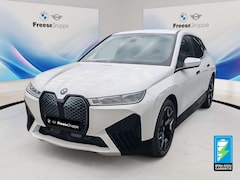 Bild des Angebotes BMW iX xDrive40 AHK Laser 360° STANDHZ HEAD-UP RFK