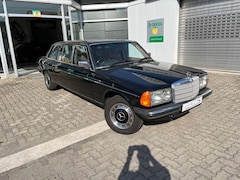 Bild des Angebotes Mercedes-Benz 250 W123 Langversion Pullmann  ,,PROMI-Fahrzeug“