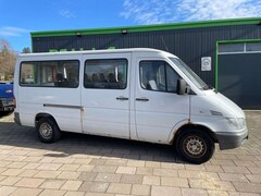 Bild des Angebotes Mercedes-Benz Sprinter Kombi 213 CDI * 9-Sitzer * Klima * AHK