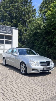 Bild des Angebotes Mercedes-Benz E 200 E 200 Kompressor I AVANGARDE I 1 HAND I SCHIEBEDACH I XENON I TÜV NEU