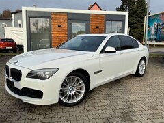 Bild des Angebotes BMW 740 i M-Paket 326PS *NAVI*KAM*TV*BT*NEUWERTIG*