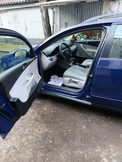 Bild des Angebotes VW Passat 2.5 TDI V6 Comfortline Family