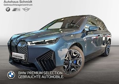 Bild des Angebotes BMW iX xDrive50 654 netto*Sportpaket*22 Zoll*AHK*Sky Loun